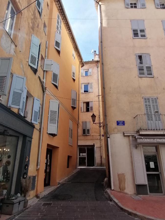 Charmant Appartement Terrasse Sur Les Toits 格拉斯 外观 照片